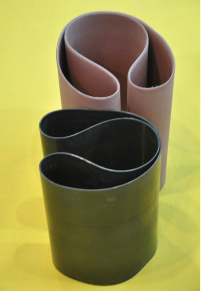 Seamless silicone conveyor belt for dense bag machine