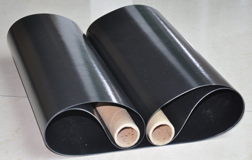 Seamless silicone conveyor belt for dense bag machine